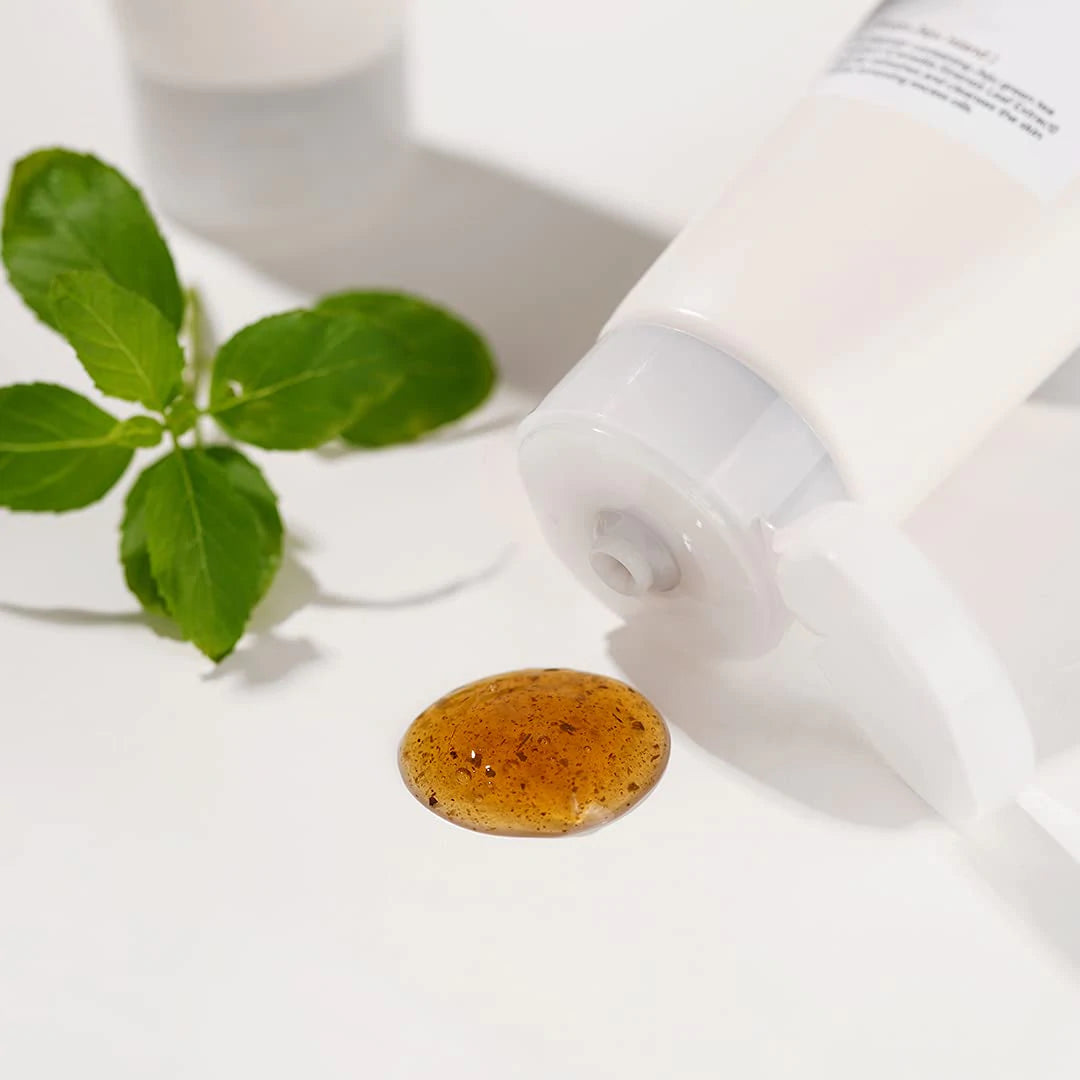 Green_Tea_Fresh_Cleanser4_2048x2048