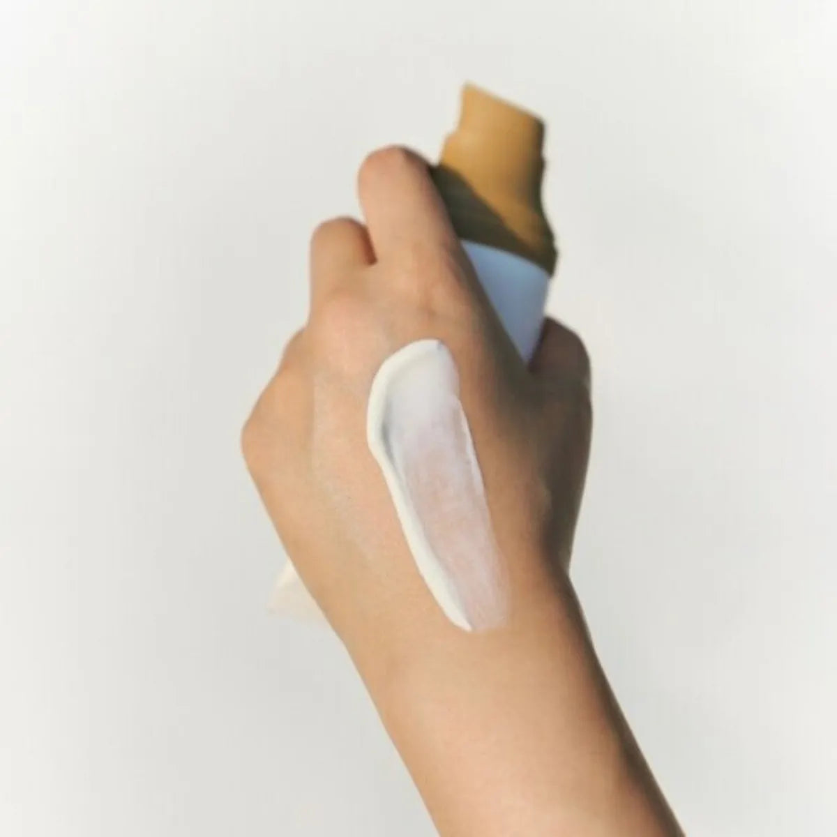 skin1004-madagascar-centella-air-fit-suncream-light-SPF30-PA-color